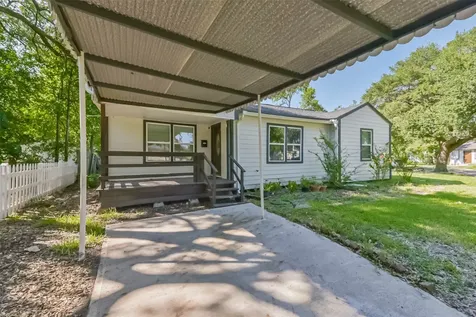 1102 W Hart Avenue Pasadena TX 77506