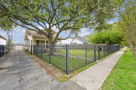 1846 Arlington Street Houston TX 77008