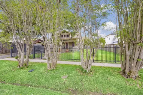 1846 Arlington Street Houston TX 77008
