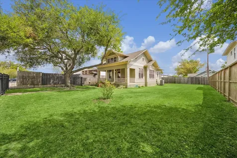 1846 Arlington Street Houston TX 77008