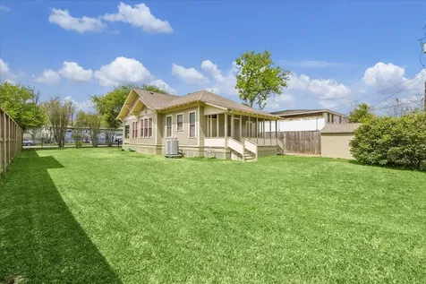 1846 Arlington Street Houston TX 77008