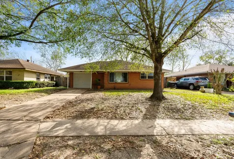 2423 Metz Street Houston TX 77034