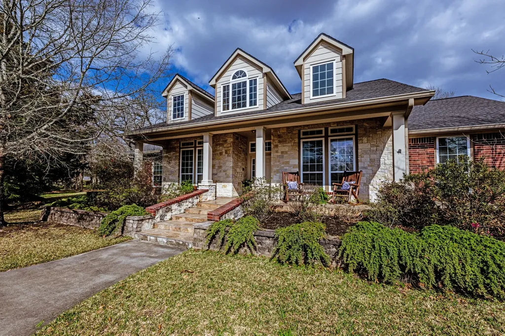 98 Heritage Oak Drive Huntsville TX 77320