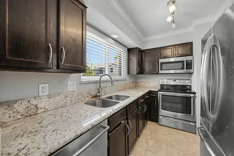 18511 Egret Bay Boulevard 511 Webster TX 77058