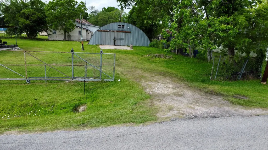 400 Dreamland Avenue Crosby TX 77532