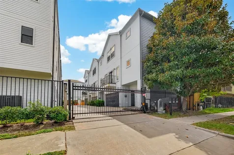 1107 Saint Charles Street Houston TX 77003