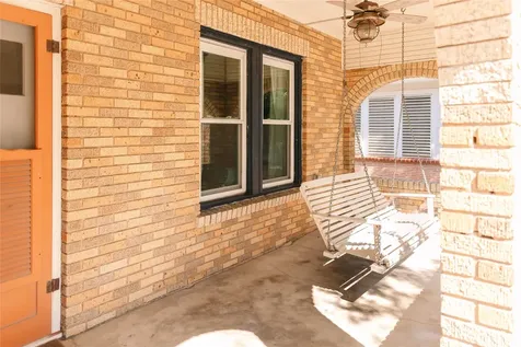 5018 Avenue P Galveston TX 77551