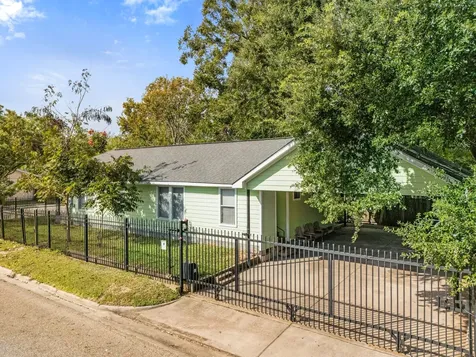 222 E James Street Baytown TX 77520