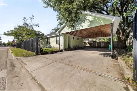 222 E James Street Baytown TX 77520