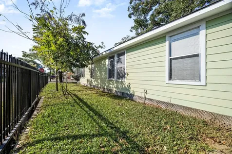 222 E James Street Baytown TX 77520