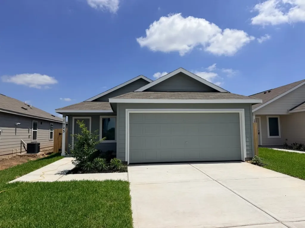 1223 Charlotte Way Wharton TX 77488