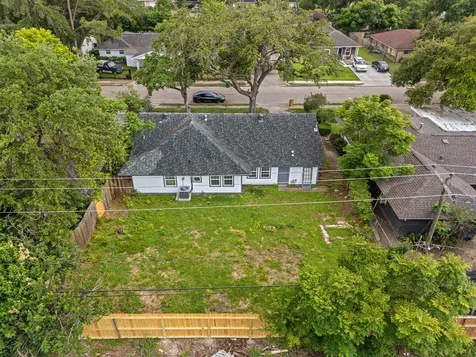 5859 Flamingo Drive Houston TX 77033