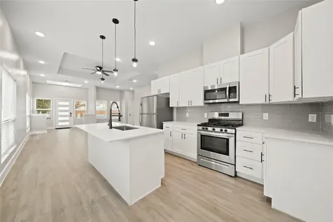 505 Carl Street Houston TX 77009