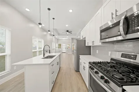 505 Carl Street Houston TX 77009