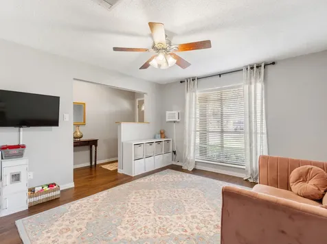 90 Live Oak Van Vleck TX 77482