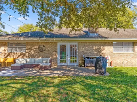 90 Live Oak Van Vleck TX 77482