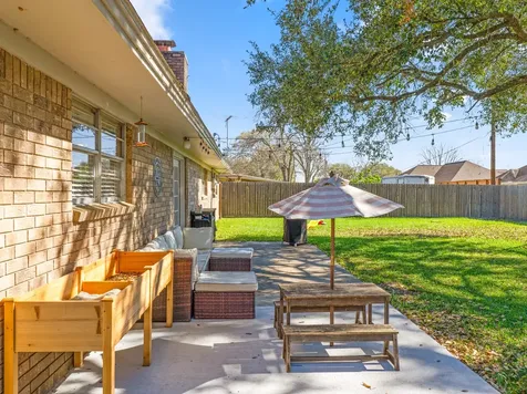 90 Live Oak Van Vleck TX 77482
