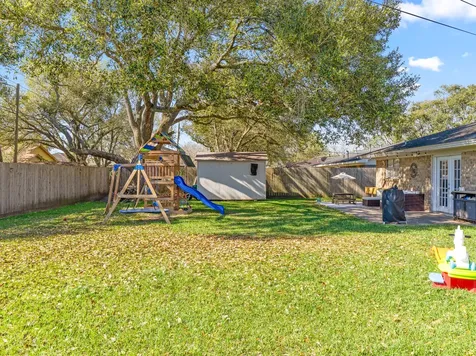 90 Live Oak Van Vleck TX 77482