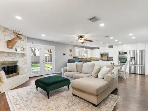 90 Live Oak Van Vleck TX 77482