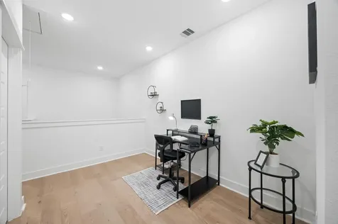 324 Neyland Street Houston TX 77022