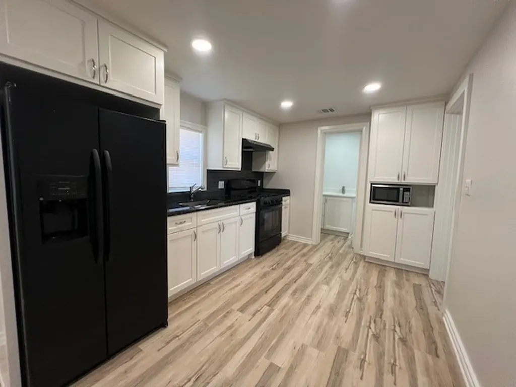 407 1/2 Walton Street Houston TX 77009