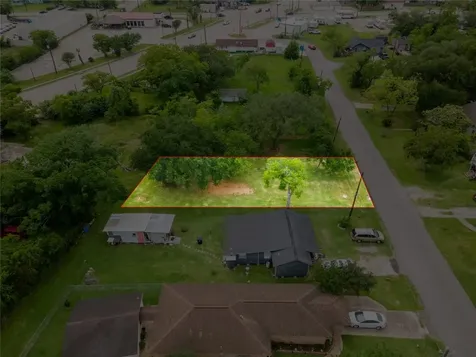 507 Cemetery Street Clute TX 77531