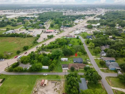 507 Cemetery Street Clute TX 77531