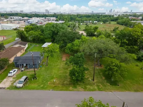 507 Cemetery Street Clute TX 77531