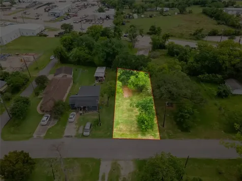 507 Cemetery Street Clute TX 77531