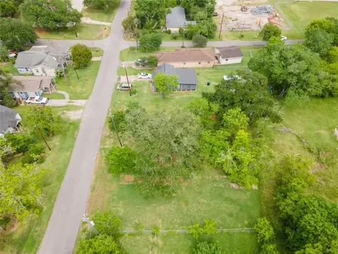 507 Cemetery Street Clute TX 77531