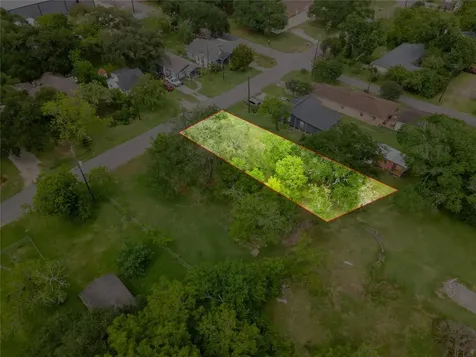 507 Cemetery Street Clute TX 77531