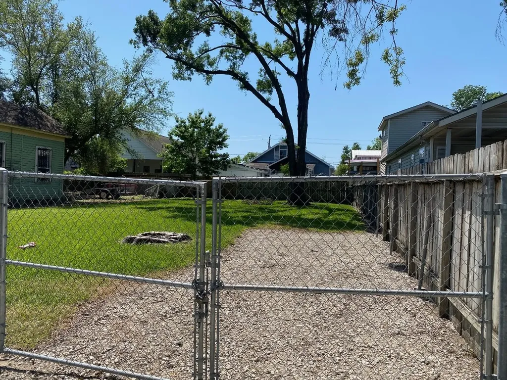 1911 Chestnut Street Houston TX 77009