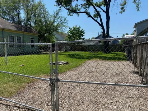 1911 Chestnut Street Houston TX 77009