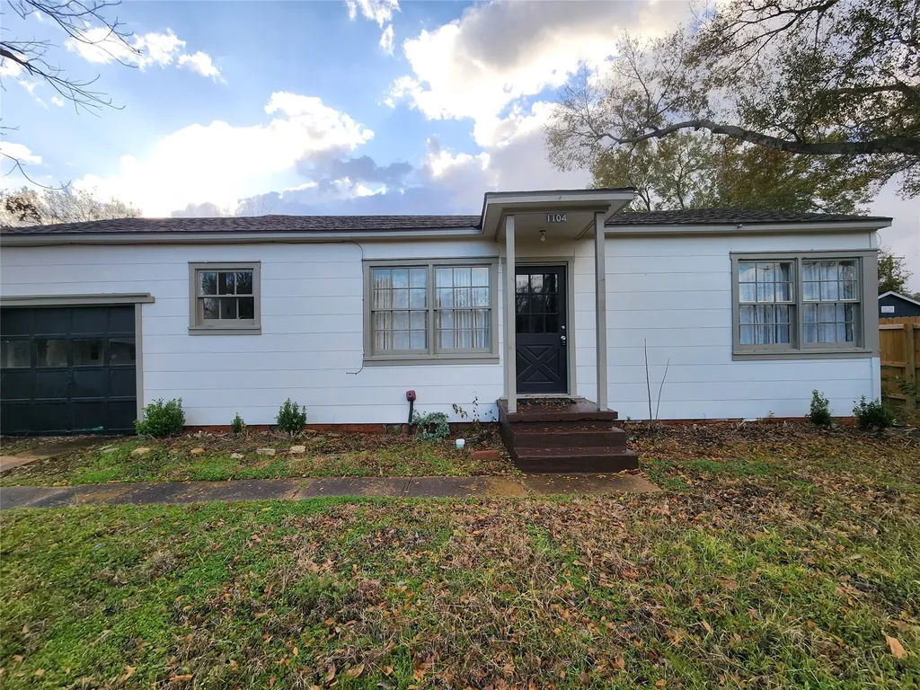 1104 Sycamore Street Navasota TX 77868
