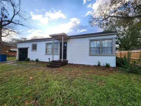 1104 Sycamore Street Navasota TX 77868