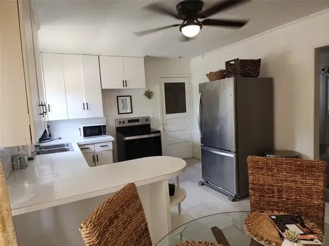 1104 Sycamore Street Navasota TX 77868