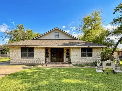 1905 Yellowstone Street Freeport TX 77541
