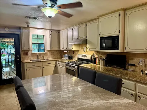 1905 Yellowstone Street Freeport TX 77541