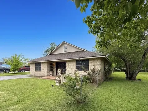 1905 Yellowstone Street Freeport TX 77541