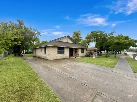 1905 Yellowstone Street Freeport TX 77541