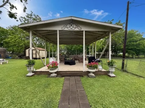 1905 Yellowstone Street Freeport TX 77541