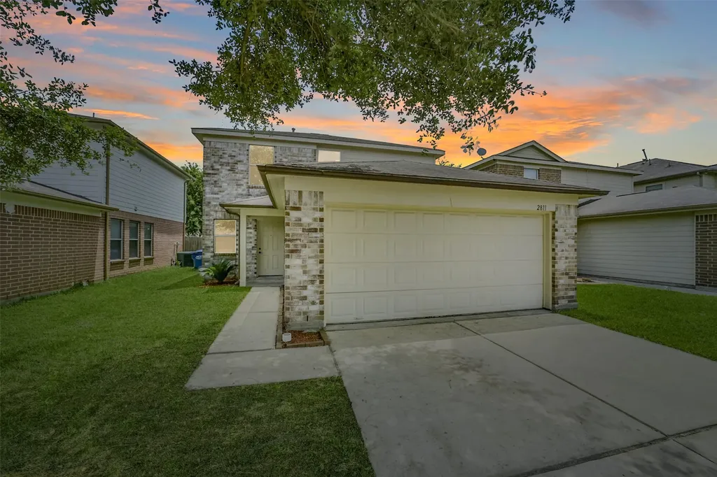 2811 Packard Elm Street Houston TX 77038