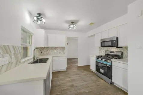 2811 Packard Elm Street Houston TX 77038