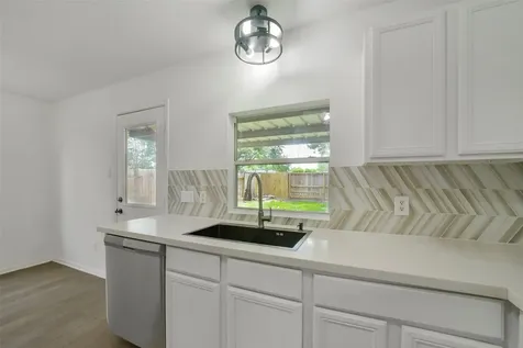 2811 Packard Elm Street Houston TX 77038