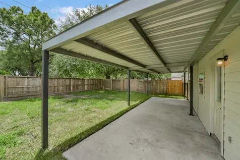 2811 Packard Elm Street Houston TX 77038