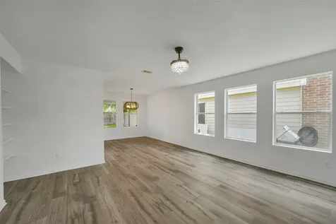 2811 Packard Elm Street Houston TX 77038