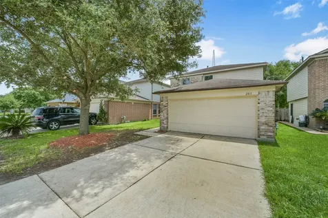 2811 Packard Elm Street Houston TX 77038