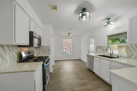 2811 Packard Elm Street Houston TX 77038