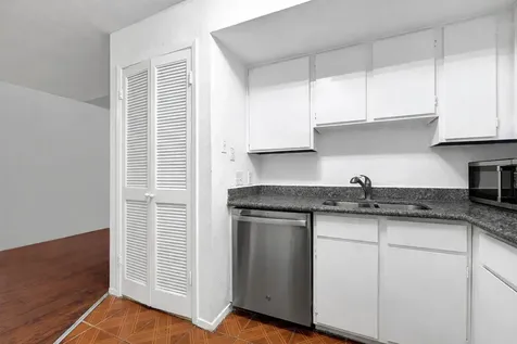 10811 Richmond Avenue 68 Houston TX 77042