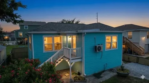 2023 1/2 Hollywood Avenue Galveston TX 77551